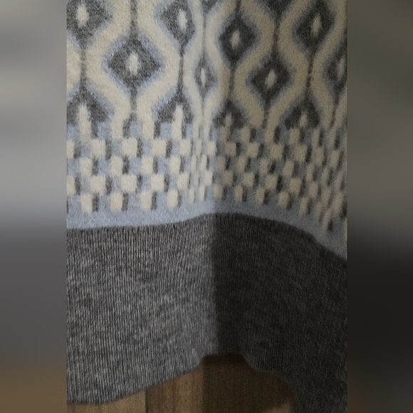 CUPCAKES and CASHMERE Diamond print soft cozy blue/cream cardigan. Size M NWT - Picture 12 of 12